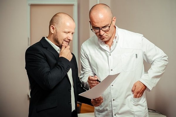 5 Stratégies Essentielles pour Décrocher une Offre d'Emploi de Cadre de Santé